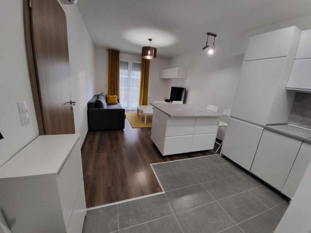 Sdp Marina Apartment Budapeste Exterior foto